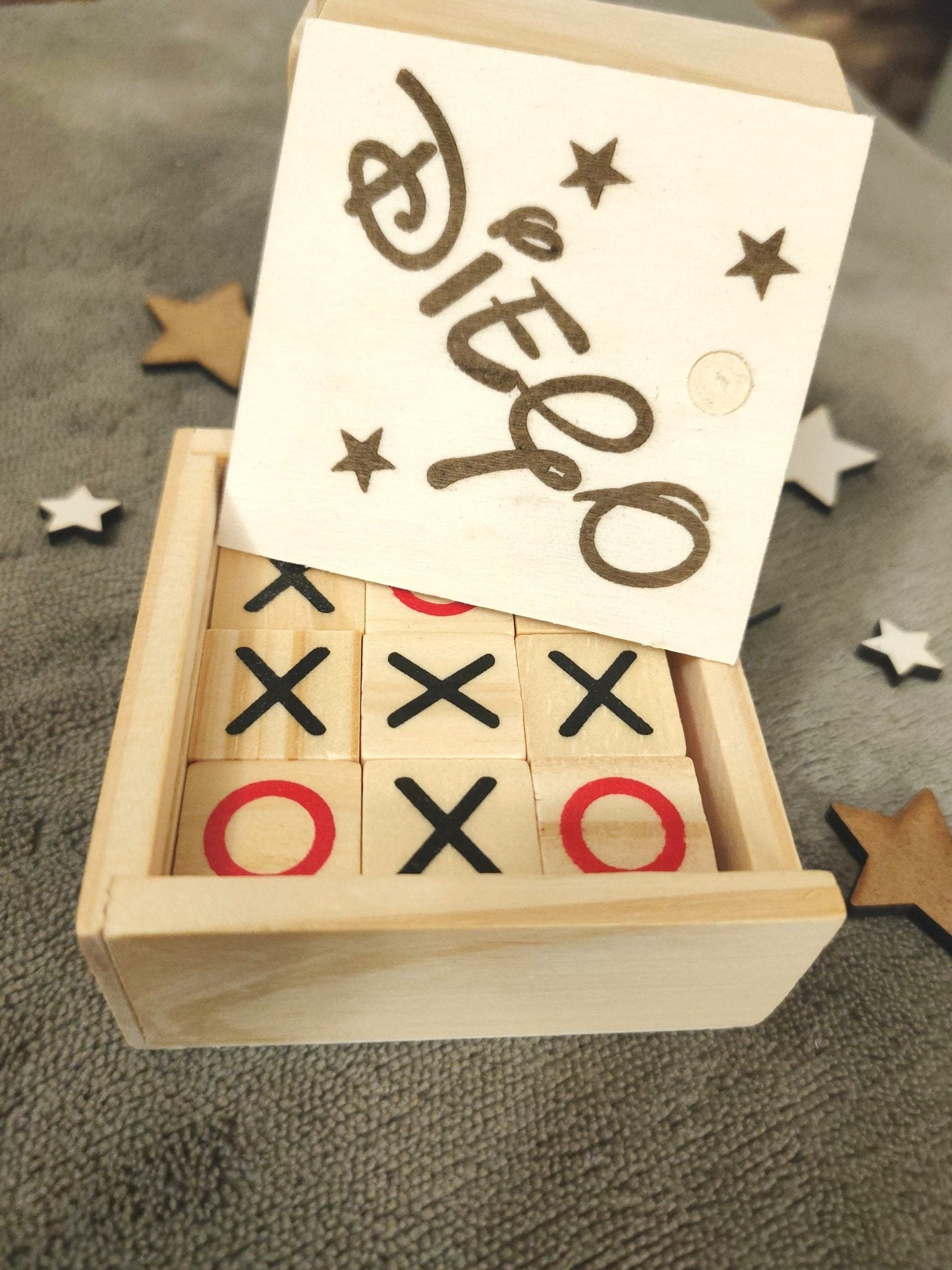 Custom tic-tac-toe game